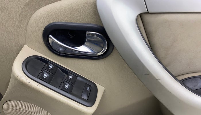 2016 Nissan Terrano XL (P), Petrol, Manual, 38,186 km, Driver Side Door Panels Control