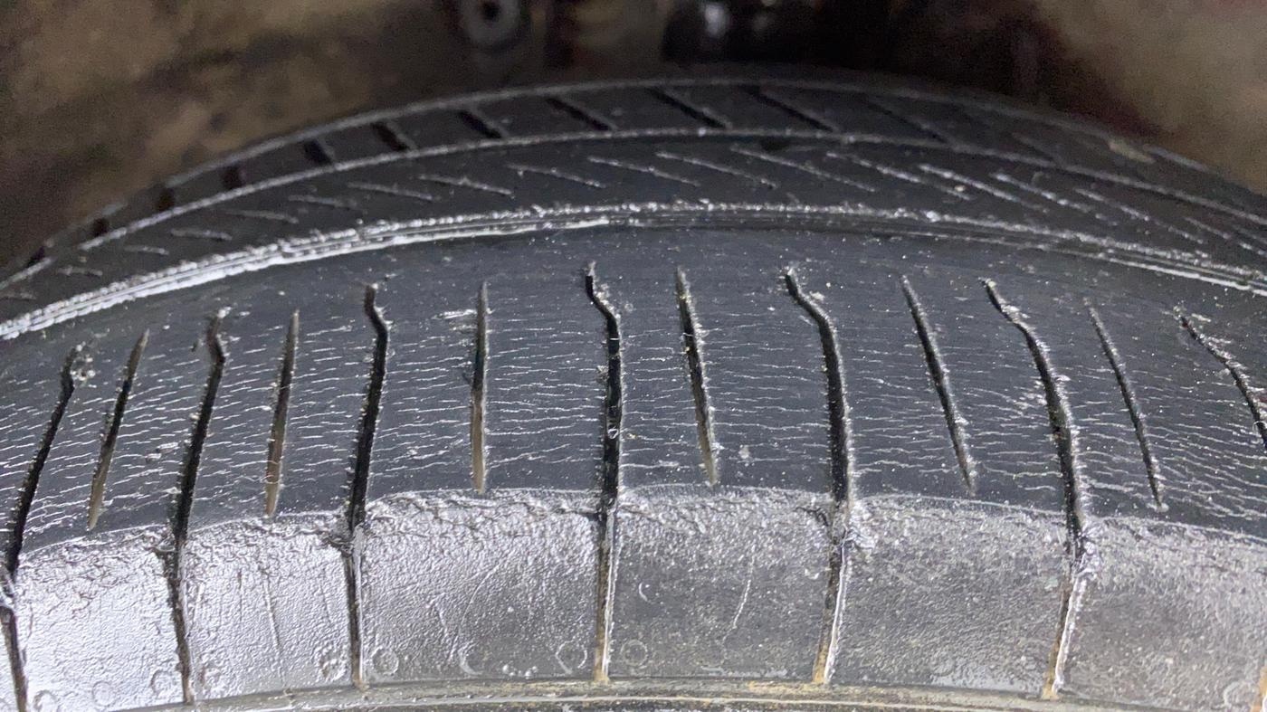 2013 Hyundai i20 MAGNA O 1.2, Petrol, Manual, 59,752 km, Right Front Tyre Tread