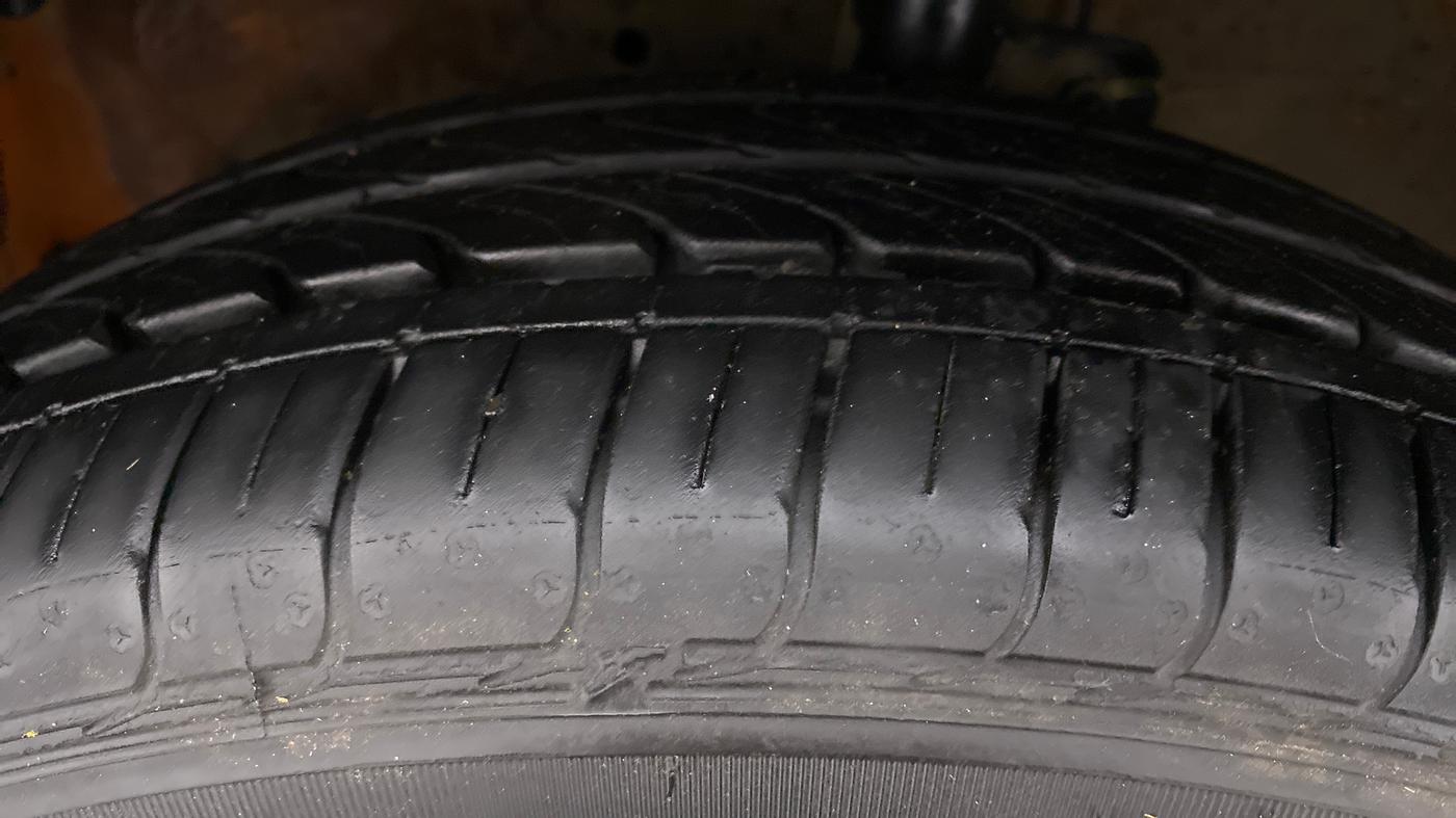 2017 Maruti Celerio X ZXI (O) AMT, Petrol, Automatic, 38,697 km, Left Front Tyre Tread