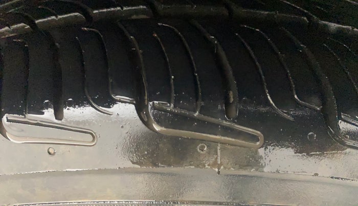 2015 Volkswagen Vento HIGHLINE 1.6 MPI, Petrol, Manual, 86,785 km, Right Front Tyre Tread