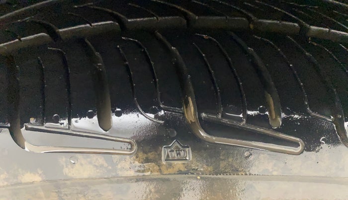 2015 Volkswagen Vento HIGHLINE 1.6 MPI, Petrol, Manual, 86,785 km, Left Front Tyre Tread