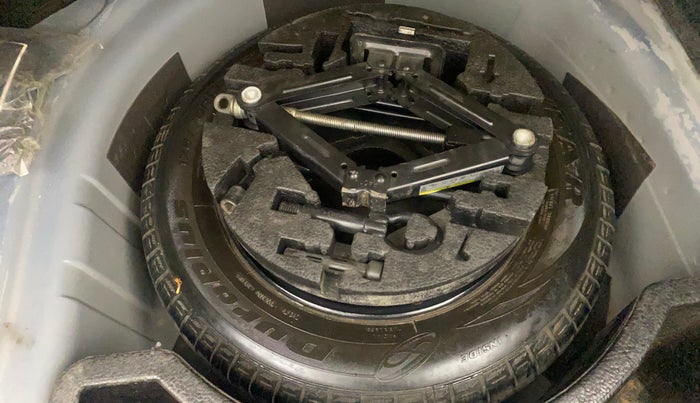 2015 Volkswagen Vento HIGHLINE 1.6 MPI, Petrol, Manual, 86,785 km, Spare Tyre