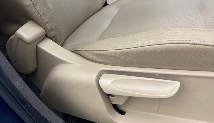 2015 Volkswagen Vento HIGHLINE 1.6 MPI, Petrol, Manual, 86,785 km, Driver Side Adjustment Panel