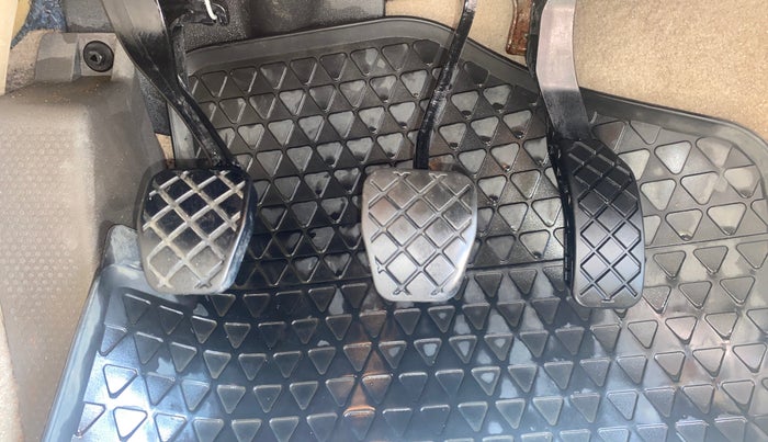 2015 Volkswagen Vento HIGHLINE 1.6 MPI, Petrol, Manual, 86,785 km, Pedals