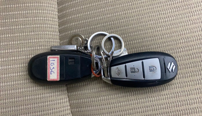 2015 Maruti Ciaz ZXI, Petrol, Manual, 51,463 km, Key Close Up