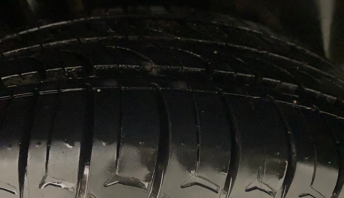 2015 Maruti Ciaz ZXI, Petrol, Manual, 51,463 km, Right Rear Tyre Tread