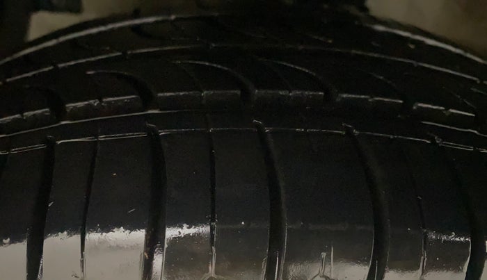 2015 Maruti Ciaz ZXI, Petrol, Manual, 51,463 km, Left Front Tyre Tread