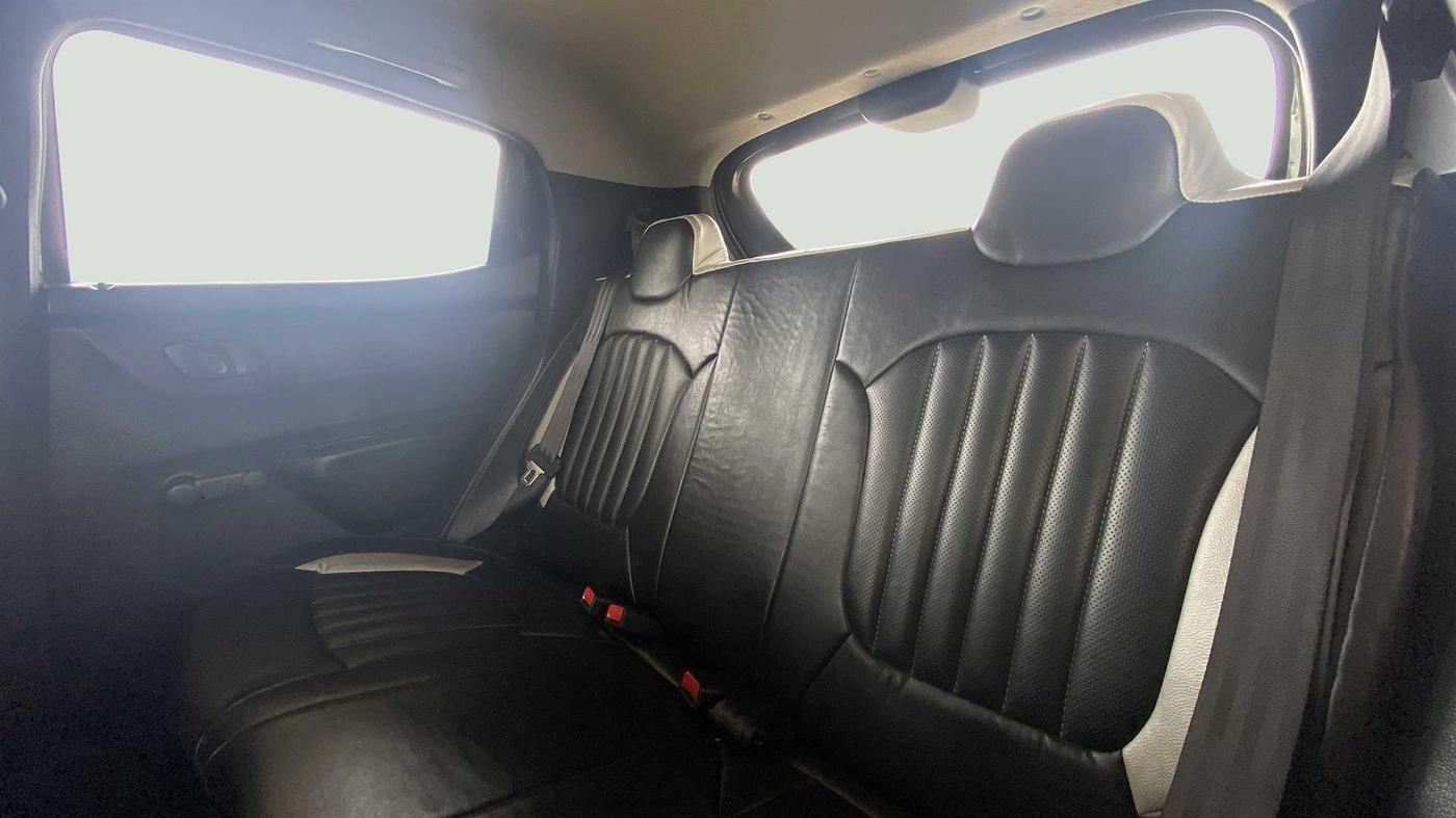 2018 Renault Kwid 1.0 RXT, Petrol, Manual, 62,786 km, Right Side Rear Door Cabin