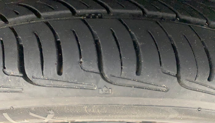 2017 Maruti Wagon R 1.0 VXI, Petrol, Manual, 44,658 km, Right Front Tyre Tread