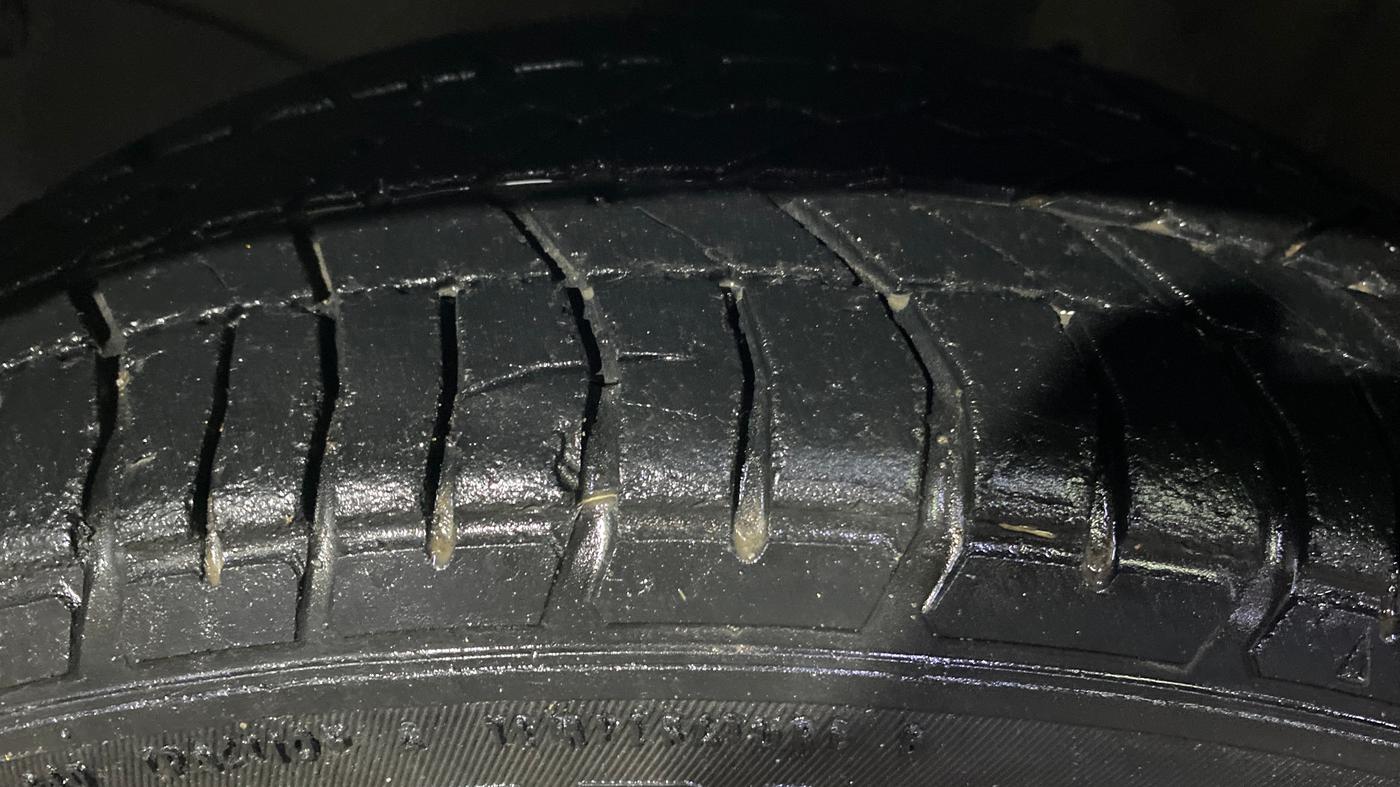 2015 Honda Brio VX AT, Petrol, Automatic, 73,981 km, Left Front Tyre Tread