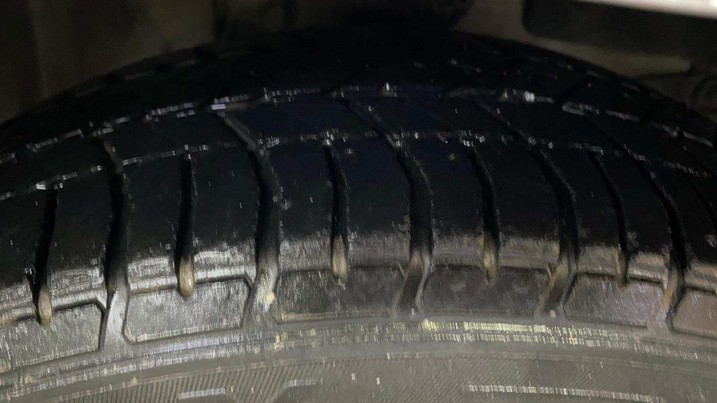 2015 Honda Brio VX AT, Petrol, Automatic, 73,981 km, Right Front Tyre Tread