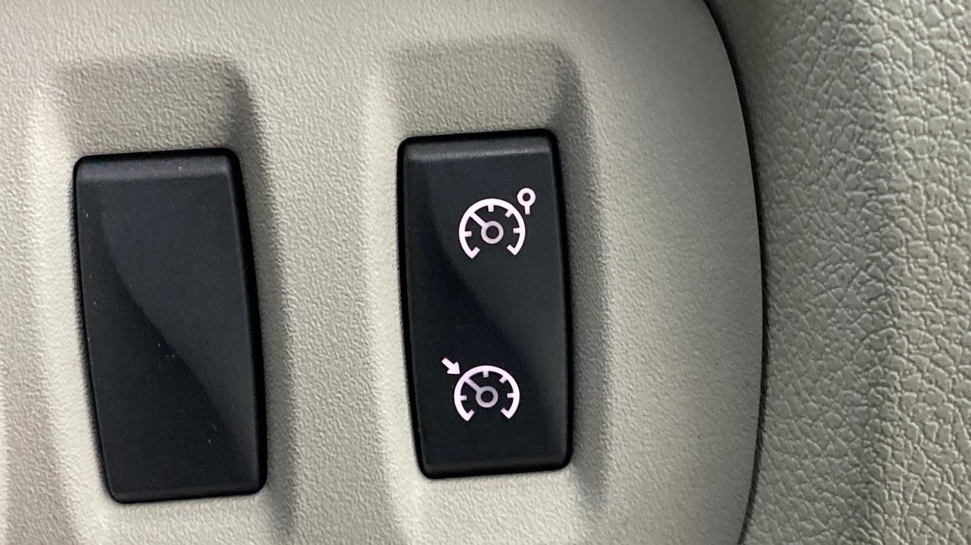 2019 Renault Captur PLATINE PETROL DUAL TONE, Petrol, Manual, 26,583 km, Adaptive Cruise Control