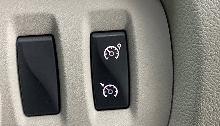 2019 Renault Captur PLATINE PETROL DUAL TONE, Petrol, Manual, 26,583 km, Adaptive Cruise Control