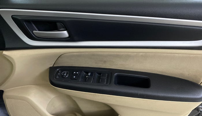 2022 Honda Amaze 1.2L I-VTEC S, Petrol, Manual, 28,060 km, Driver Side Door Panels Control