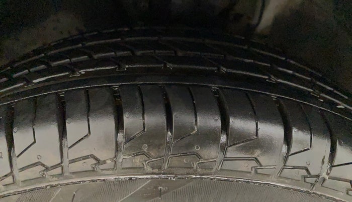 2011 Volkswagen Polo COMFORTLINE 1.2L PETROL, Petrol, Manual, 22,261 km, Left Front Tyre Tread