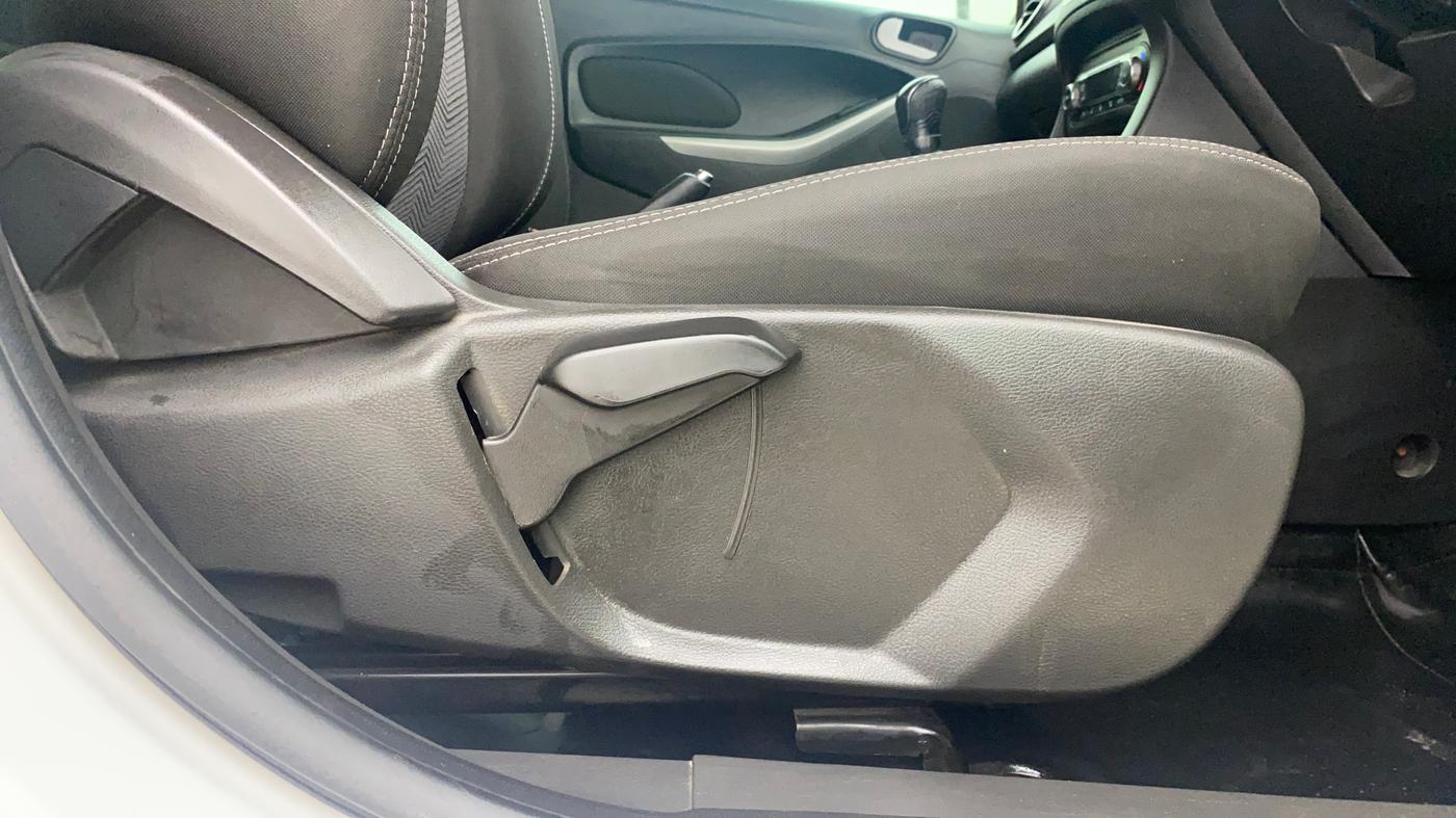 2018 Ford New Figo TITANIUM1.5 DIESEL, Diesel, Manual, 96,343 km, Driver Side Adjustment Panel