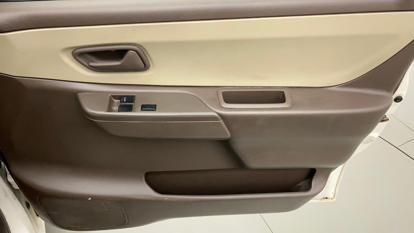 2013 Maruti Zen Estilo LXI, Petrol, Manual, 55,309 km, Driver Side Door Panels Control