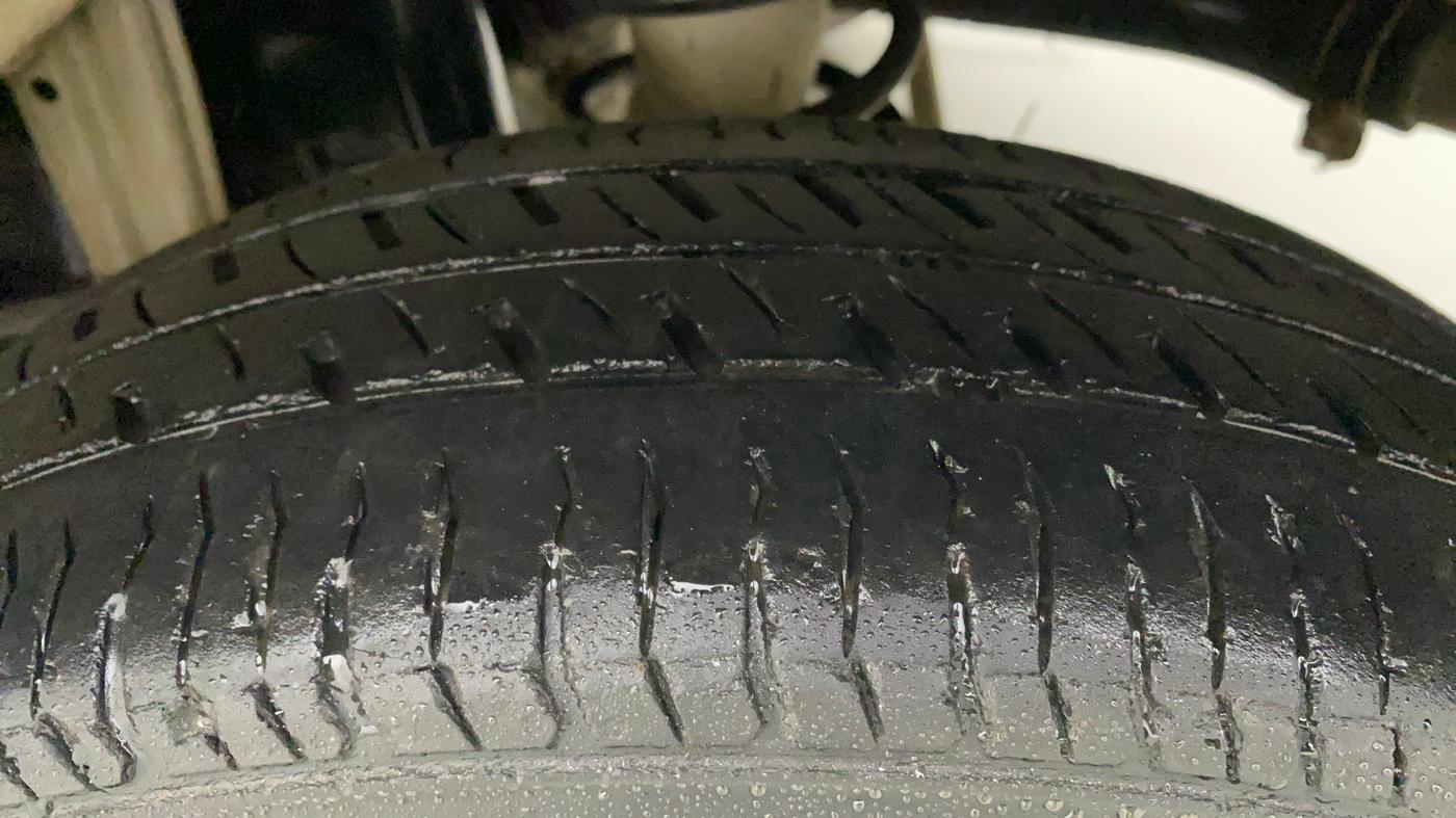 2013 Maruti Zen Estilo LXI, Petrol, Manual, 55,309 km, Left Rear Tyre Tread