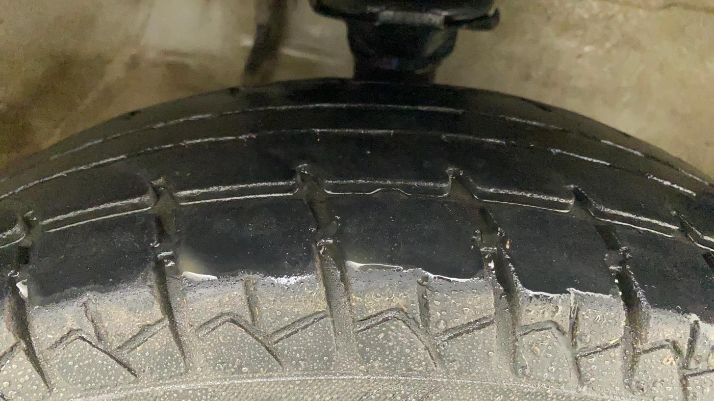2013 Maruti Zen Estilo LXI, Petrol, Manual, 55,309 km, Right Front Tyre Tread