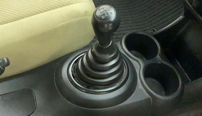 2012 Honda Brio E MT, Petrol, Manual, 83,642 km, Gear lever - Boot cover slightly torn