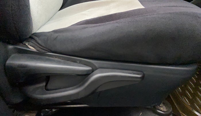 2015 Toyota Etios CROSS 1.5 V, Petrol, Manual, 61,364 km, Driver Side Adjustment Panel