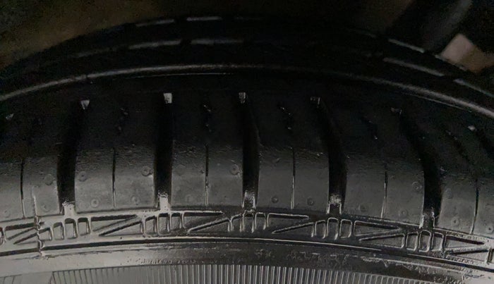 2015 Toyota Etios CROSS 1.5 V, Petrol, Manual, 61,364 km, Right Rear Tyre Tread