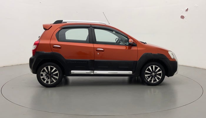 2015 Toyota Etios CROSS 1.5 V, Petrol, Manual, 61,364 km, Right Side