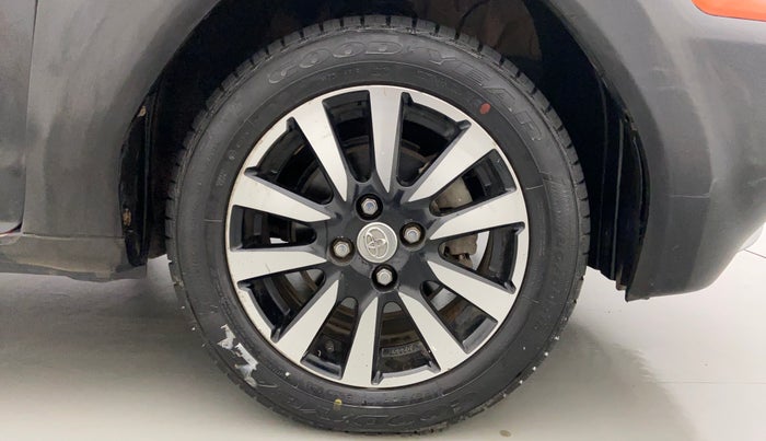 2015 Toyota Etios CROSS 1.5 V, Petrol, Manual, 61,364 km, Right Front Wheel