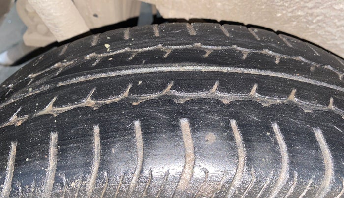 2017 Maruti Wagon R 1.0 VXI, Petrol, Manual, 41,392 km, Right Rear Tyre Tread