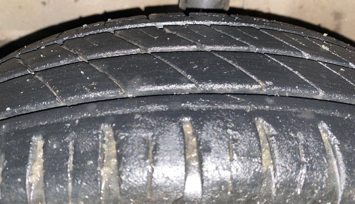 2017 Maruti Wagon R 1.0 VXI, Petrol, Manual, 41,392 km, Left Front Tyre Tread