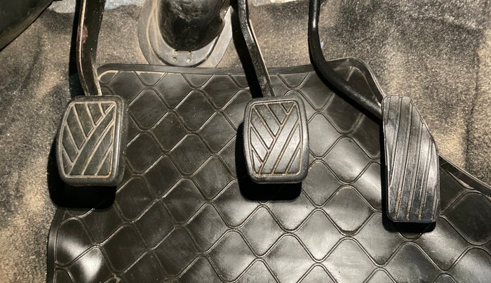 2017 Maruti Wagon R 1.0 VXI, Petrol, Manual, 41,392 km, Pedals