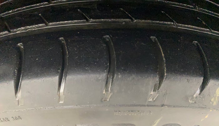 2013 Maruti Swift VDI, Diesel, Manual, 83,014 km, Right Front Tyre Tread