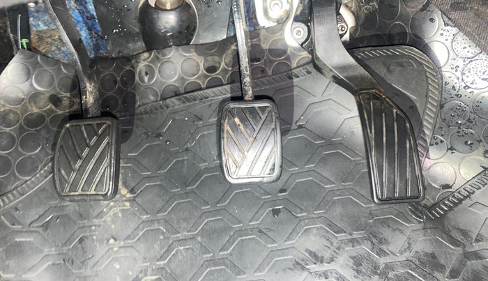 2013 Maruti Swift VDI, Diesel, Manual, 83,014 km, Pedals