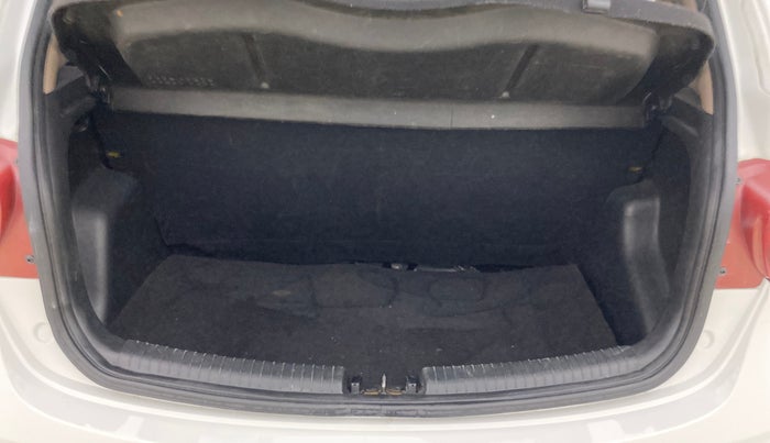 2018 Hyundai Grand i10 SPORTZ 1.2 KAPPA VTVT, Petrol, Manual, 82,973 km, Boot Inside