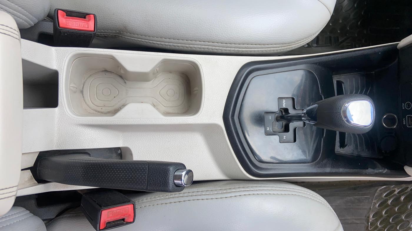 2020 Mahindra XUV300 W6 1.5 DIESEL AMT, Diesel, Automatic, 83,723 km, Gear Lever