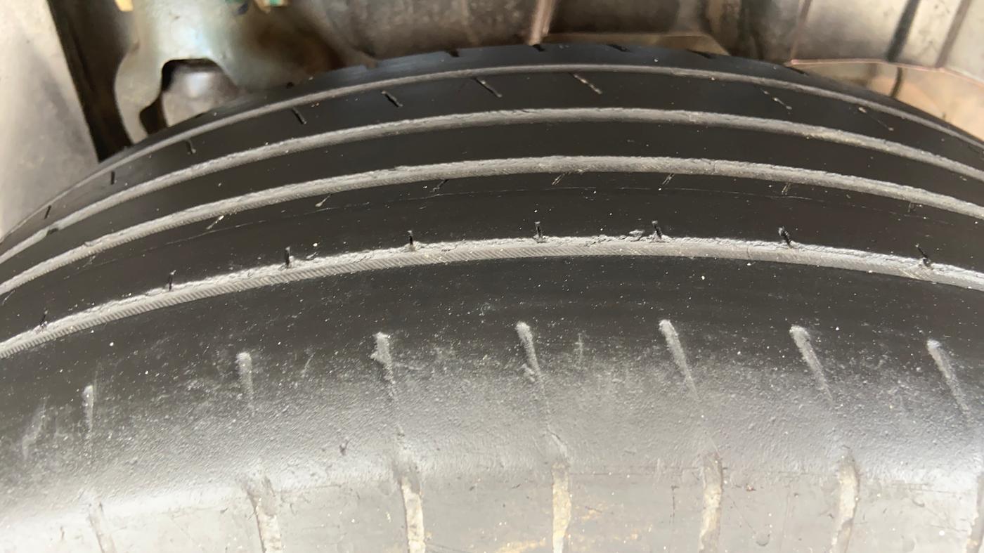 2020 Mahindra XUV300 W6 1.5 DIESEL AMT, Diesel, Automatic, 83,723 km, Left Rear Tyre Tread