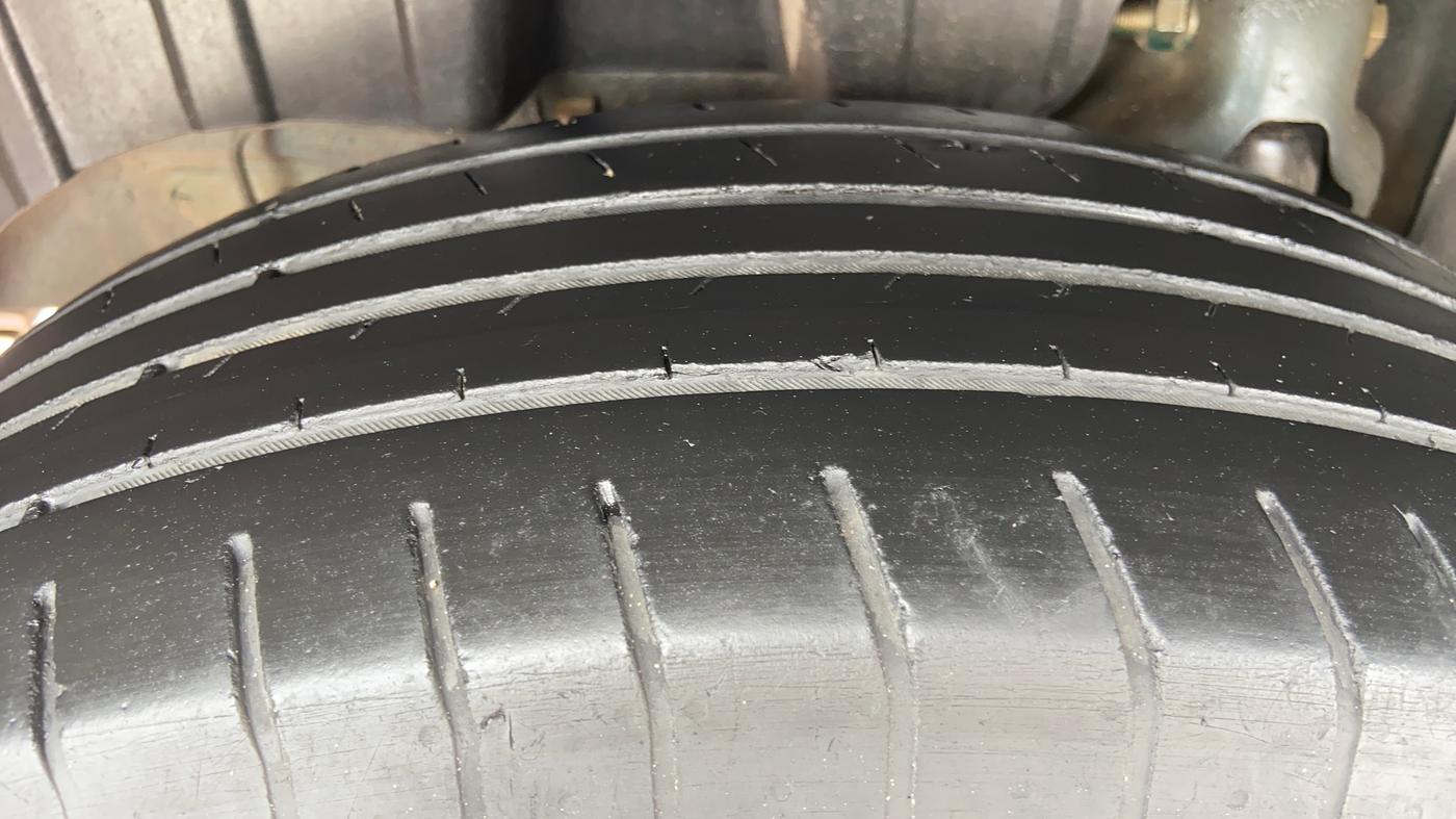 2020 Mahindra XUV300 W6 1.5 DIESEL AMT, Diesel, Automatic, 83,723 km, Right Rear Tyre Tread