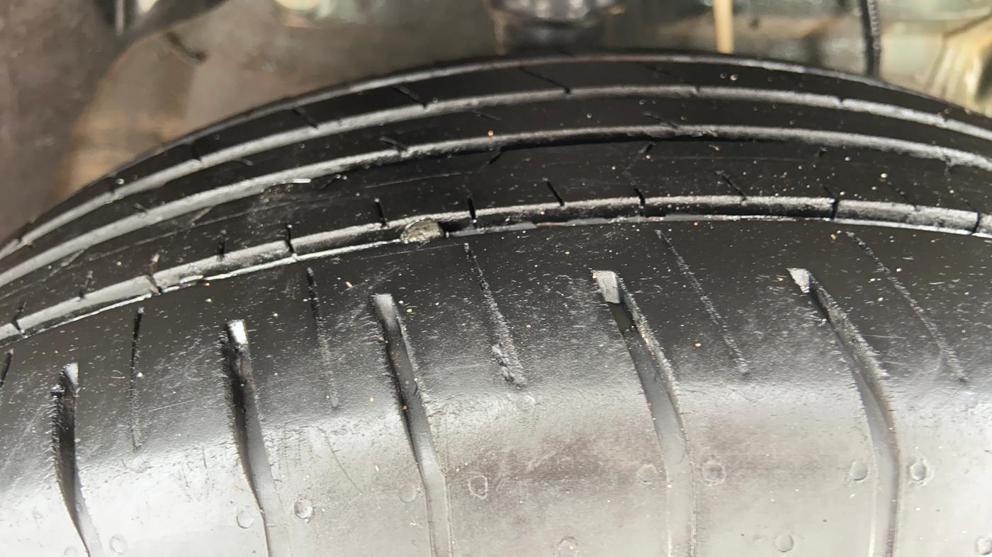 2020 Mahindra XUV300 W6 1.5 DIESEL AMT, Diesel, Automatic, 83,723 km, Right Front Tyre Tread