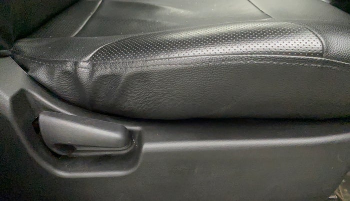 2018 Maruti Wagon R 1.0 LXI CNG, CNG, Manual, 51,974 km, Driver Side Adjustment Panel