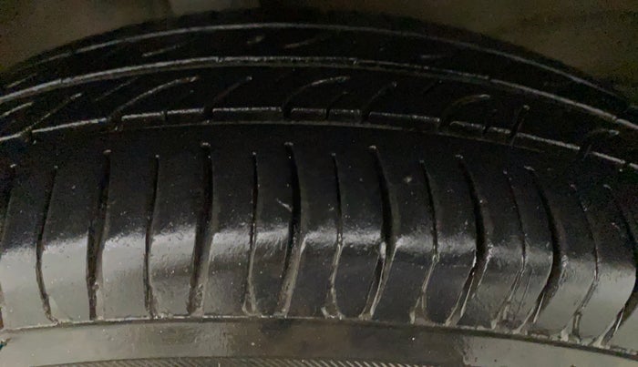 2018 Maruti Wagon R 1.0 LXI CNG, CNG, Manual, 51,974 km, Left Front Tyre Tread