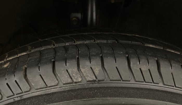 2017 Maruti Dzire VXI AMT, Petrol, Automatic, 83,052 km, Left Front Tyre Tread