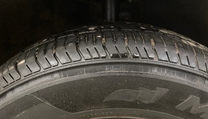 2017 Maruti Dzire VXI AMT, Petrol, Automatic, 83,052 km, Right Front Tyre Tread