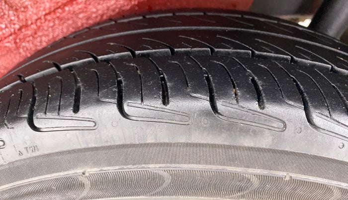 2018 Maruti Wagon R 1.0 VXI PLUS, Petrol, Manual, 60,009 km, Left Rear Tyre Tread