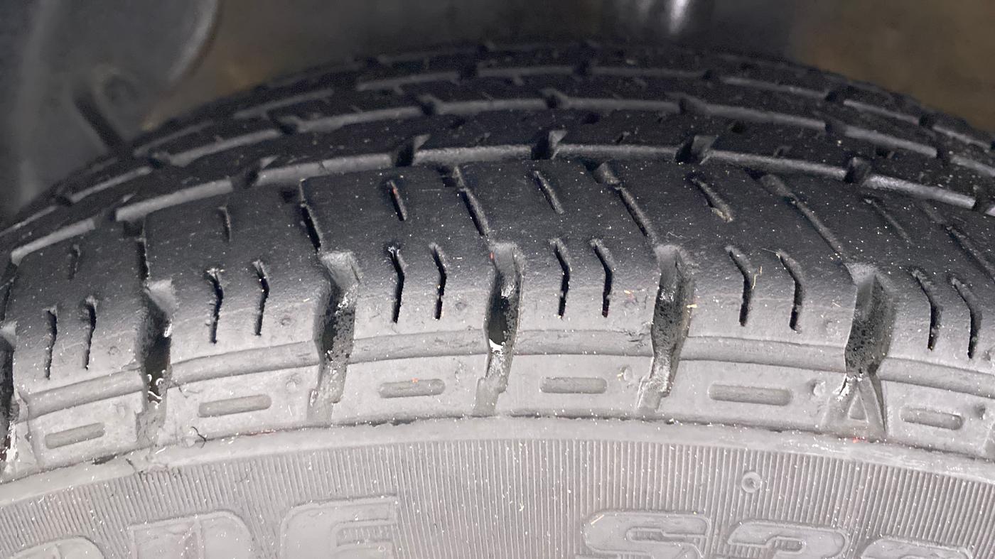 2017 Hyundai Xcent E PLUS, Petrol, Manual, 39,496 km, Left Front Tyre Tread