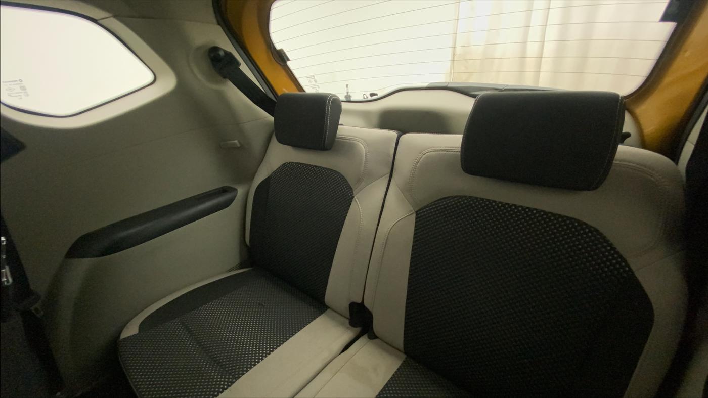 2019 Renault TRIBER RXZ, Petrol, Manual, 63,655 km, Third Seat Row ( optional )