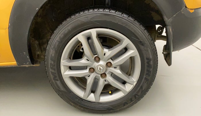 2019 Renault TRIBER RXZ, Petrol, Manual, 63,655 km, Left Rear Wheel