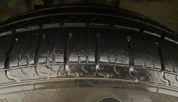 2019 Renault TRIBER RXZ, Petrol, Manual, 63,655 km, Left Rear Tyre Tread
