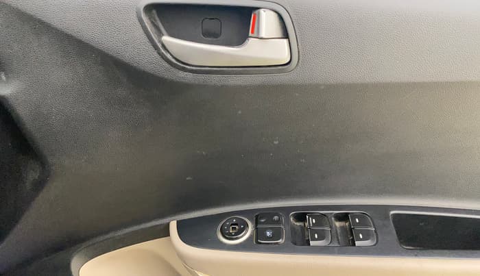 2017 Hyundai Grand i10 SPORTZ U2 1.2 CRDI, Diesel, Manual, 1,20,787 km, Driver Side Door Panels Control