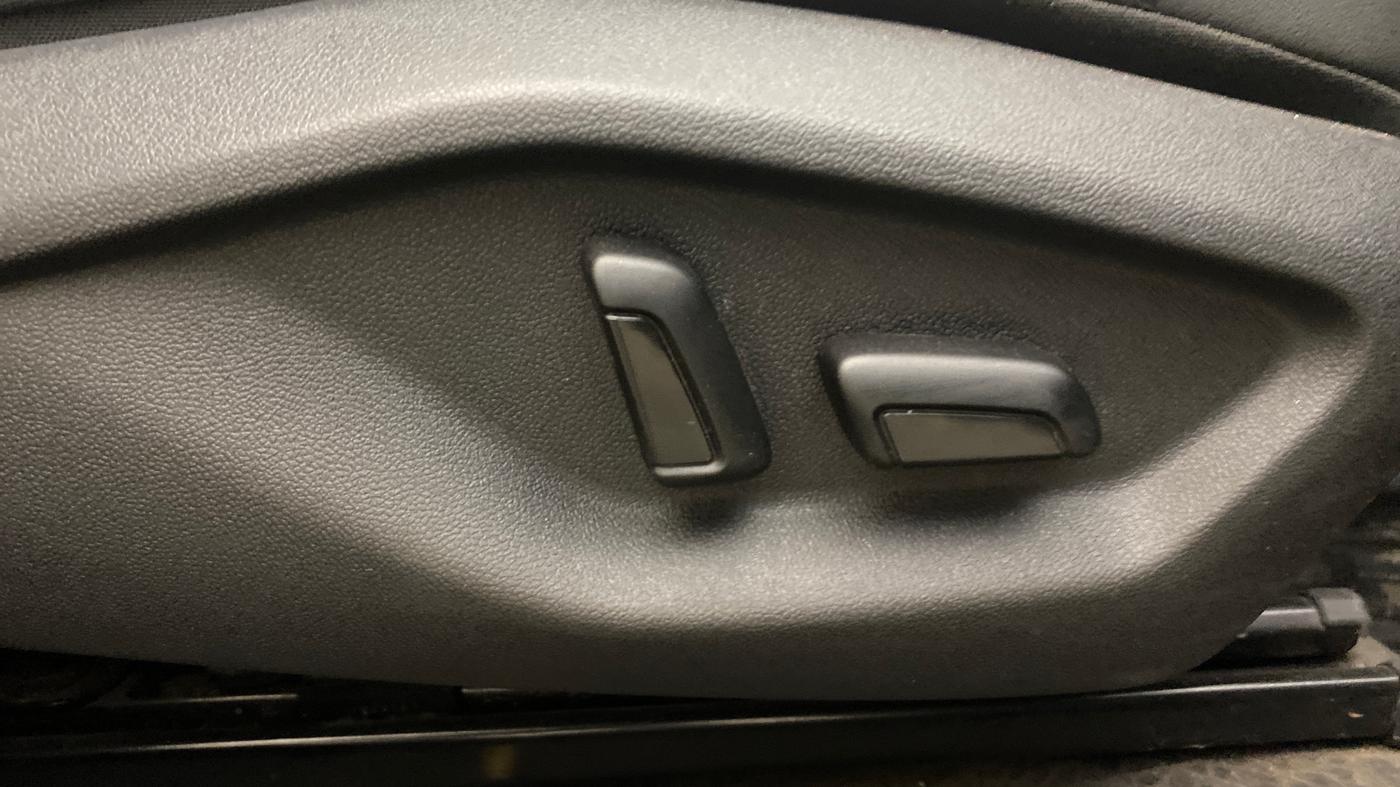 2025 Volkswagen TAIGUN  GT PLUS 1.5 TSI MT, Petrol, Manual, 42,439 km, Driver Side Adjustment Panel
