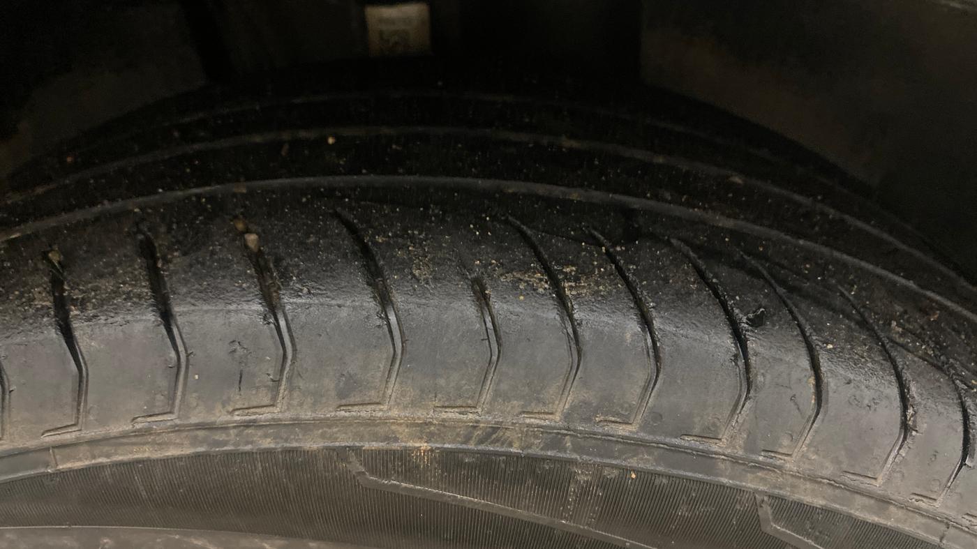 2025 Volkswagen TAIGUN  GT PLUS 1.5 TSI MT, Petrol, Manual, 42,439 km, Right Front Tyre Tread